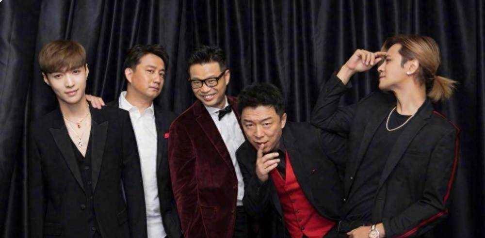 黄磊《盒子里的猫》来袭,躲过"男人帮",被胡歌刘奕君