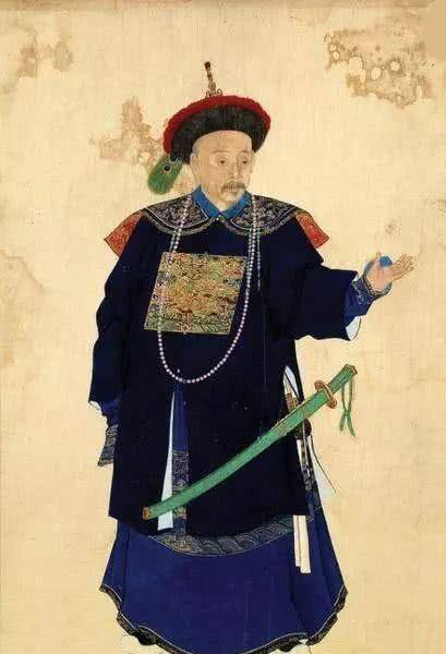 府大臣,乾隆二十三年(1758年),被任命为参赞大臣,与将军富德攻讨霍集