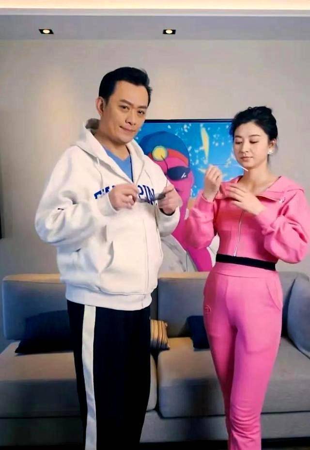 丁克妻子离婚后,娶小12岁娇妻,今50岁把俩孩子宠上天_生活_甄锡_挑战