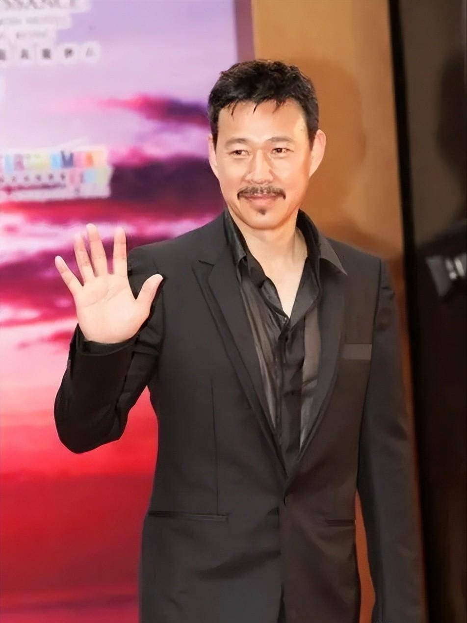 飞天奖,金像奖,优秀演员奖等,张丰毅老师拿的可不少,就算张颂文和他