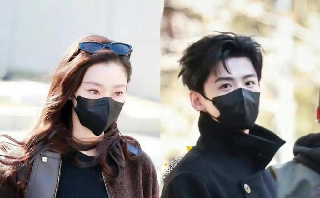 此前,有娱记拍到宋轶陪白敬亭一起回家见父母的画面,双方在工作人员的