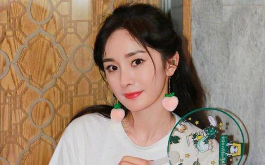 杨幂脸彻底崩了?皮肤松弛模样惊悚,节目滤镜都救不!