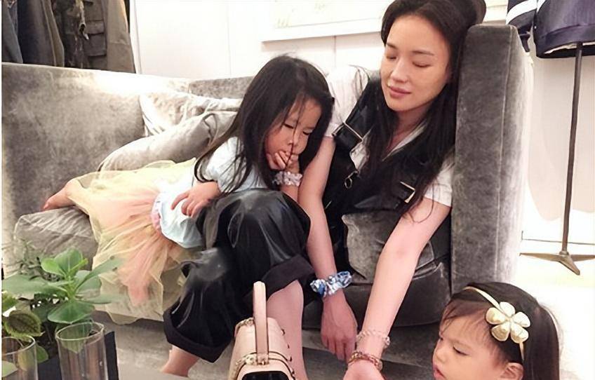 大花舒淇素颜健身,结婚8年没生娃,47岁皮肤紧致秀s