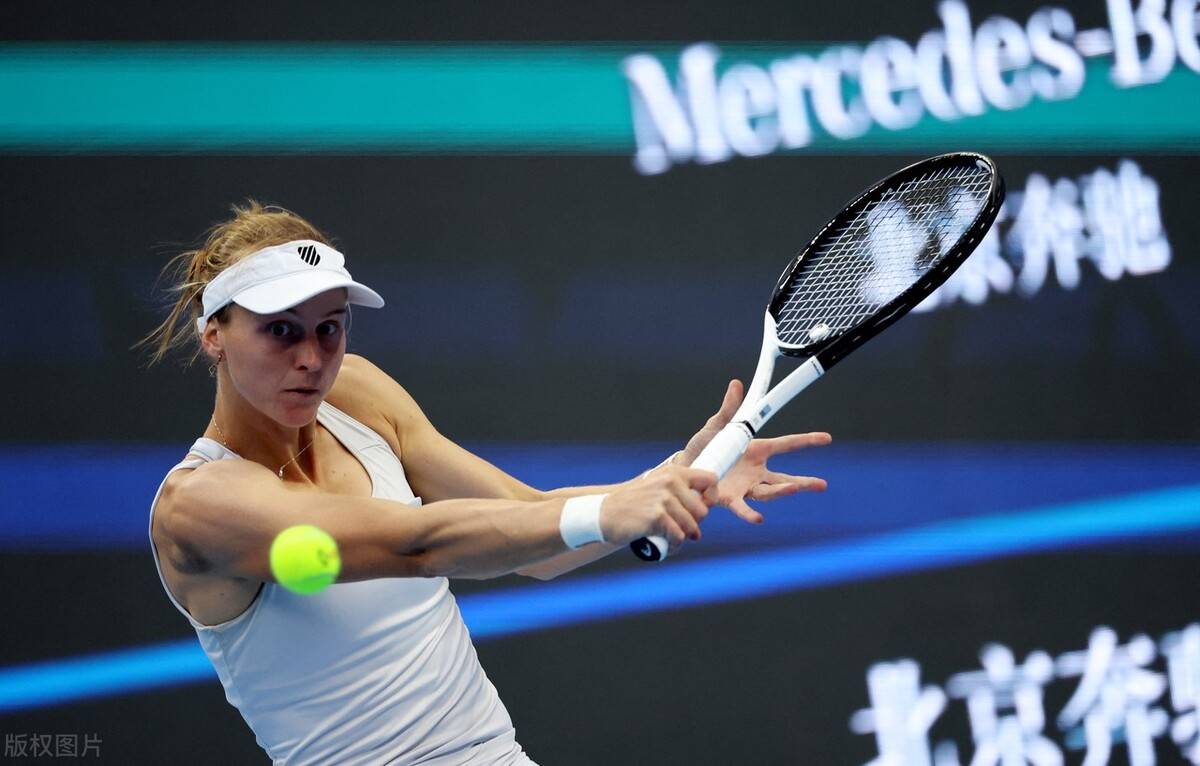 特别是在与柯林斯的比赛中,莱巴金娜的技术,策略运用和心理素质都得到