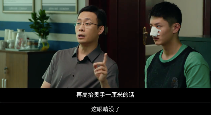 张译这次在电影里虽是配角,但也彻底放飞自我,贡献了很多类似上面的