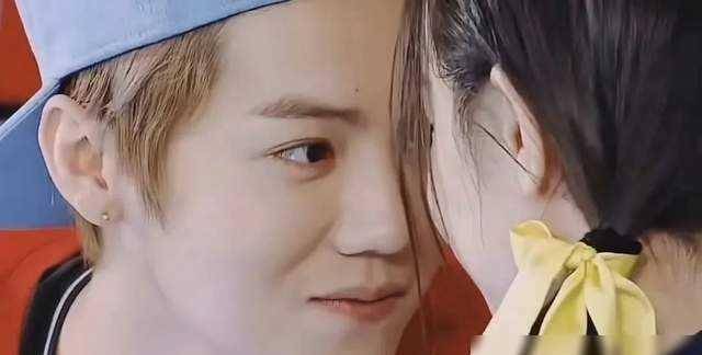 张佳宁切错账号自夸,迪丽热巴干过同样的事_微博_误操作_娱乐