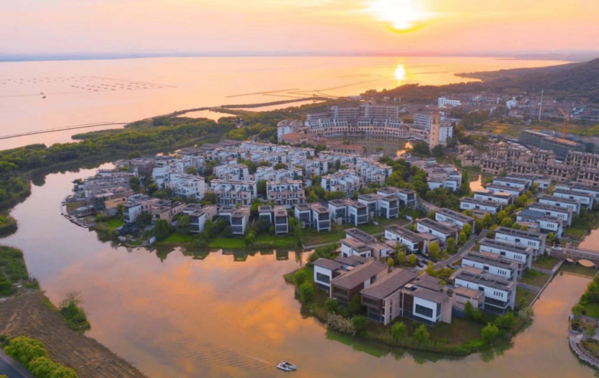 "太湖畔,悦听晨风"太湖湾旅游度假区·万泽太湖庄园您