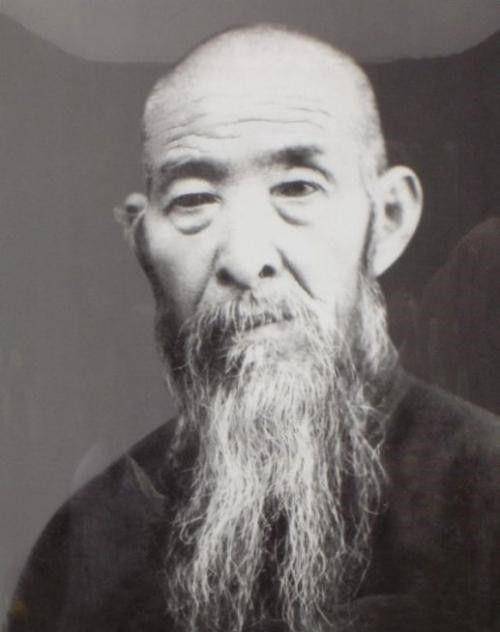 武功也是非常了得的,如半步崩拳打遍天下的郭云深,一代武学大师孙禄堂