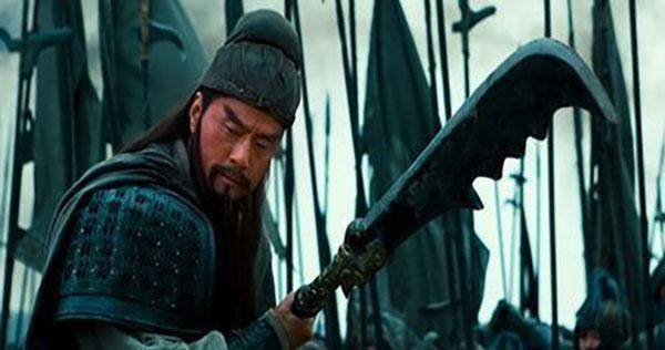 所以每当我们过年时,我们都会贴对联儿,而对联中关羽就扮演了门神这个