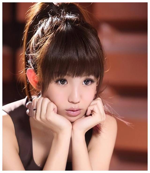 郭书瑶靠身材走红,勇敢曝光男友肉体出轨_社会_观念