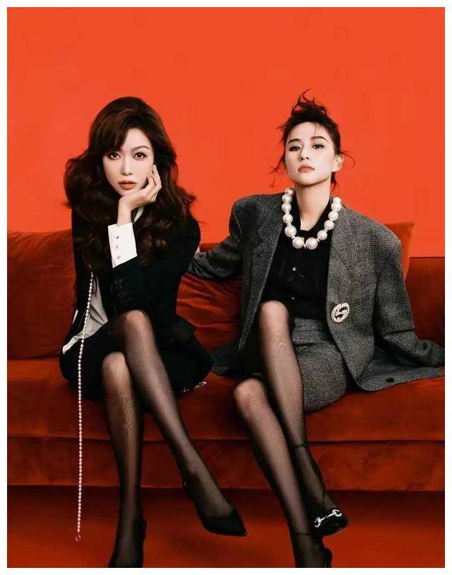 赌王千金何超莲与薛凯琪超飒闺蜜局,衣着大胆堪比《男人装》_时尚