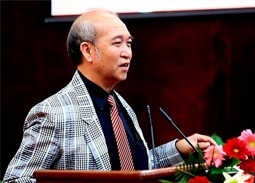 他们不一定都是名人,而且大都一直默默捐赠,从不求回报.