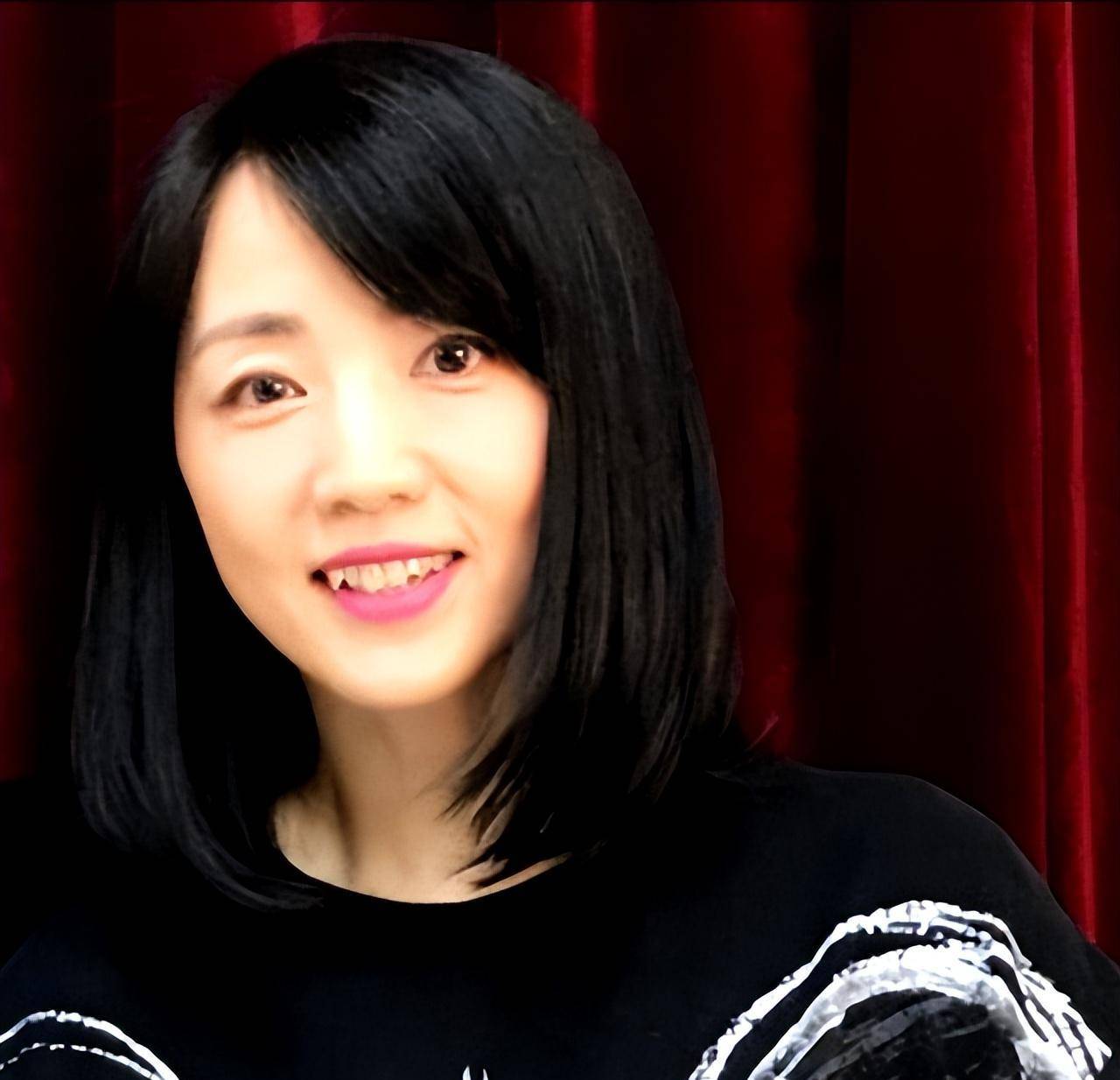 央视主持杨丹:40岁为普通丈夫生儿子,是我一生最明智的选择!