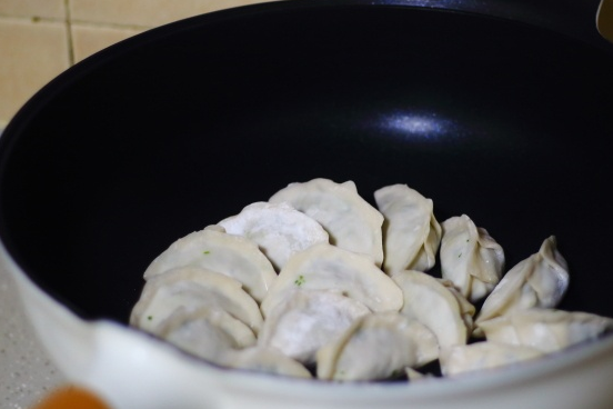 饺子鸡蛋荠菜馅怎么做_荠菜鸡蛋饺子_荠菜和鸡蛋包饺子