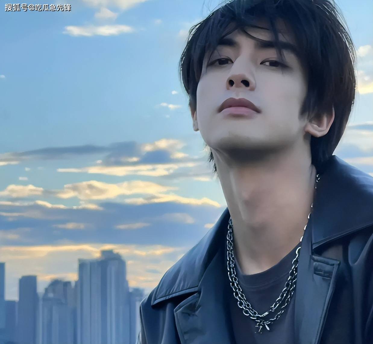 宋威龙微博认证删除了"欢娱影视签约演员"的简介,是想和欢娱彻底了结