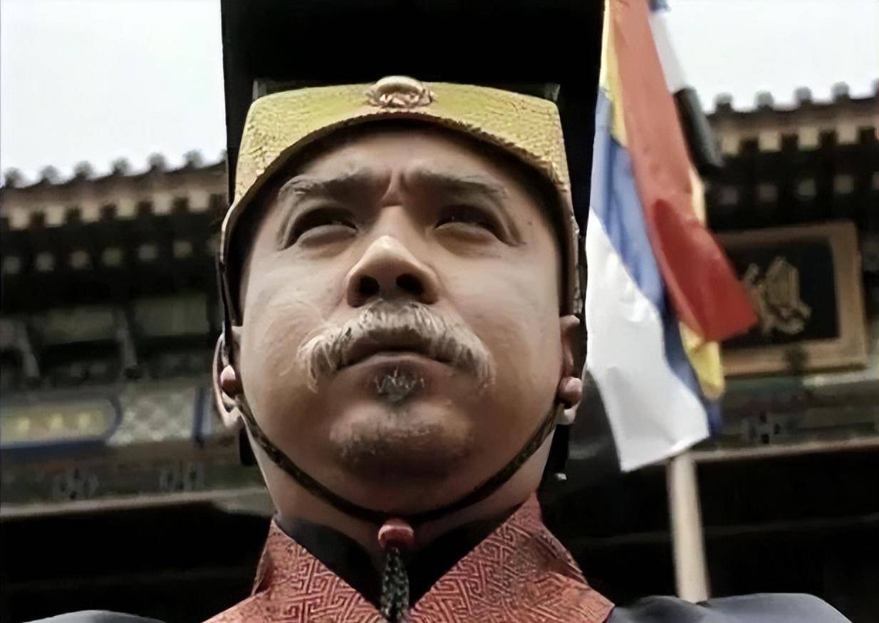 清朝最后一位摄政王,28岁就退休在家,晚年以90万斤