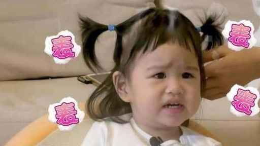 肯定都知道,就是《蜗居》里面海藻的扮演者,李念给女儿起名"小酸奶"