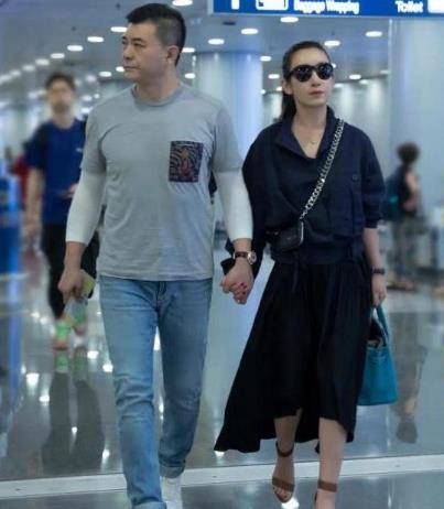 秦海璐二婚宠成小公主,被丈夫称生活不能自理,现贴身