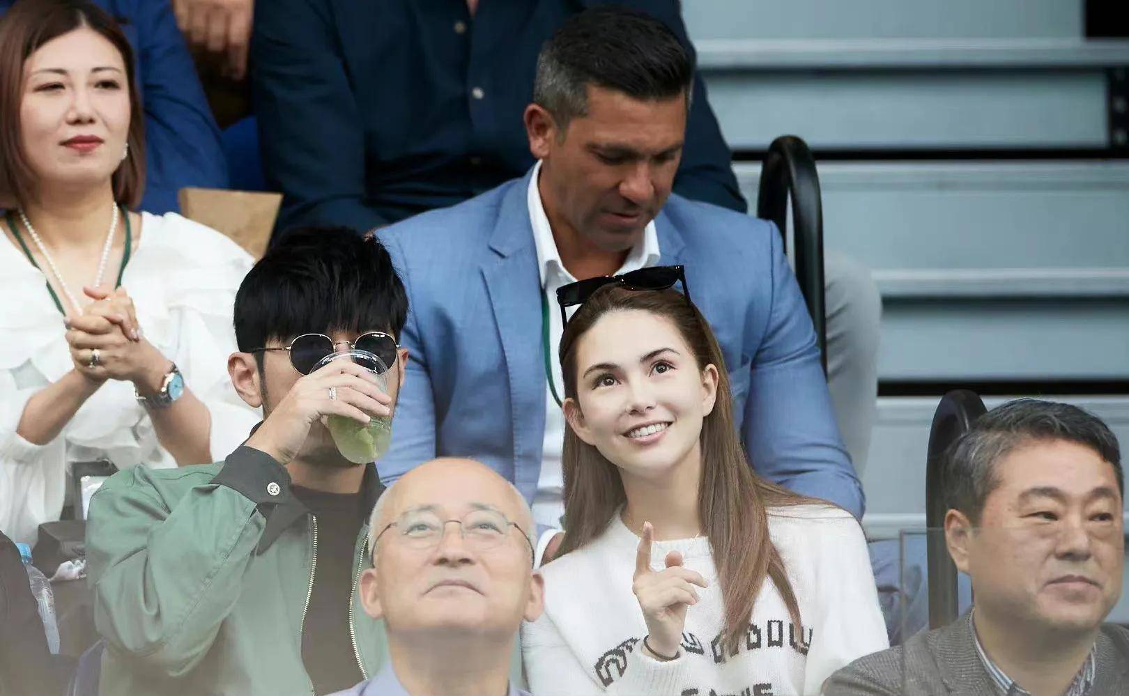 昆凌浓眉被指土气?_时尚_形象_审美