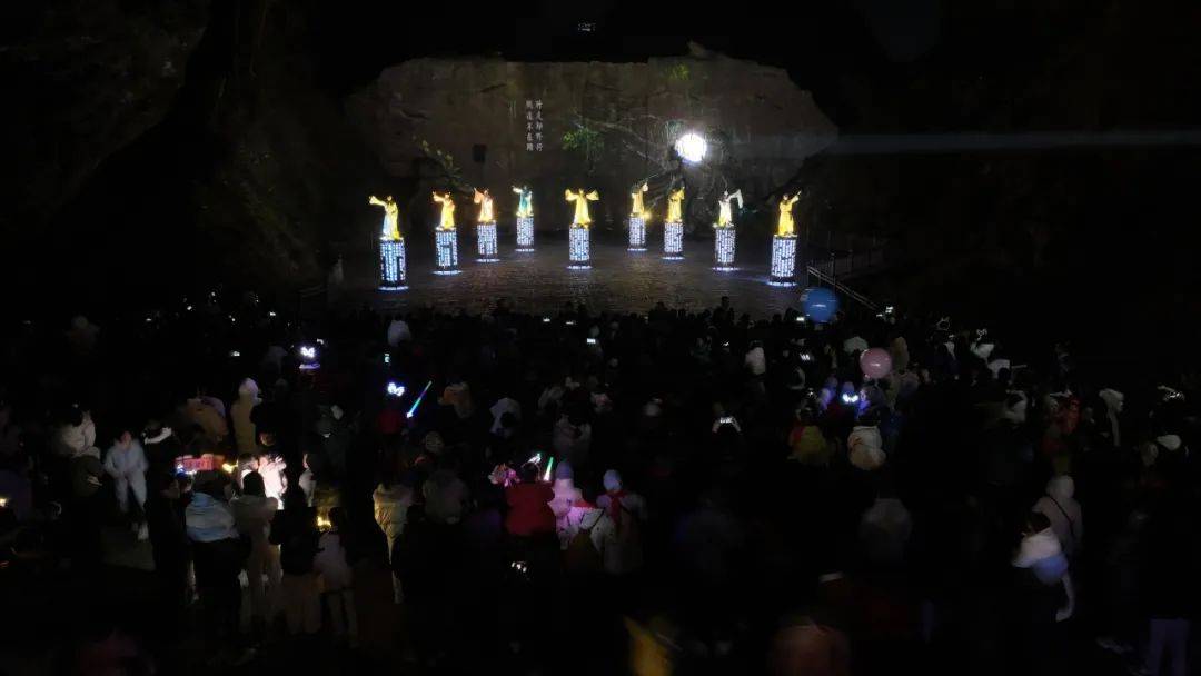 入梦仙境!《寻梦龙虎山》震撼开演了!_游客_演出_时间