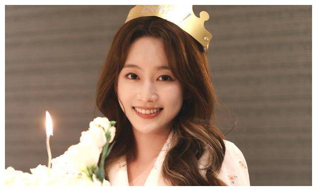 陆翊是2011年快女全国第十名,杨鹭是2016年快女绵阳区冠军,黄汐源是