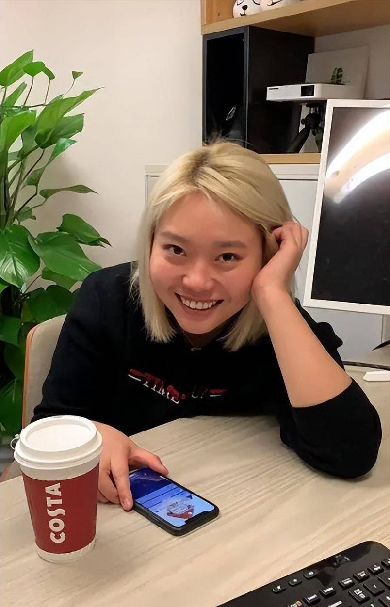 李雪琴以16 8减肥法,搭配芒果造型,身材真瘦绝美出镜!_审美_明星_形象