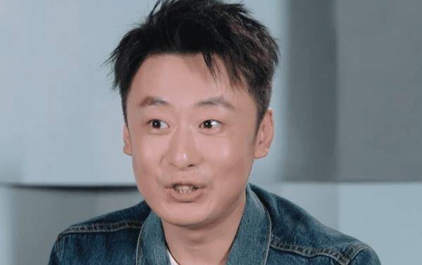 演员李滨性格活泼开朗,如今事业有成,是否该考虑个人感情呢_表演_生活