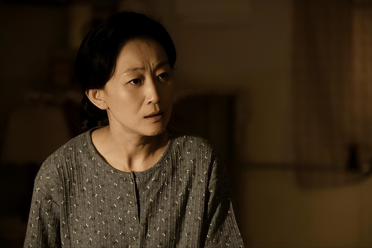 演员陈瑾:20年不吃米饭,与亲哥相约不婚不育,却跟巫刚牵扯20年_陈准