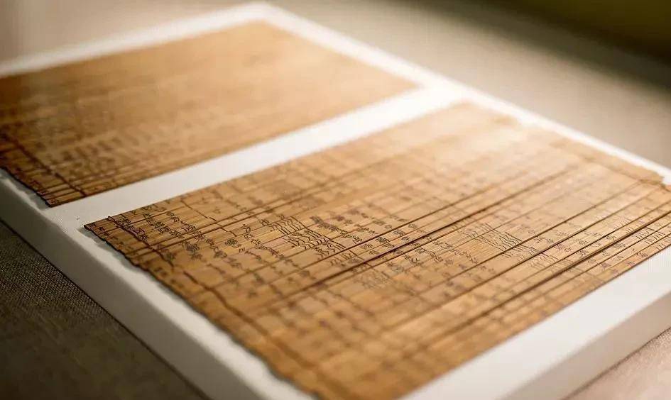 这批战国竹简,揭示了"烽火戏诸侯,美女褒姒覆国"是个杜撰故事_历史