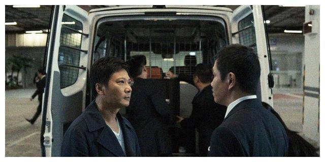 金库主管魏威廉在会面后车辆突然爆炸身亡,导致调查无法深入进行.