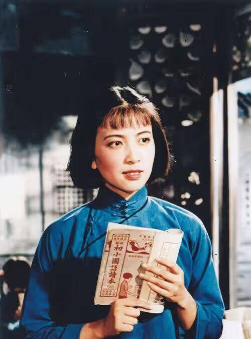 杨氏三姐妹,杨沫和白杨都声名远播;二妹才貌俱佳,因何