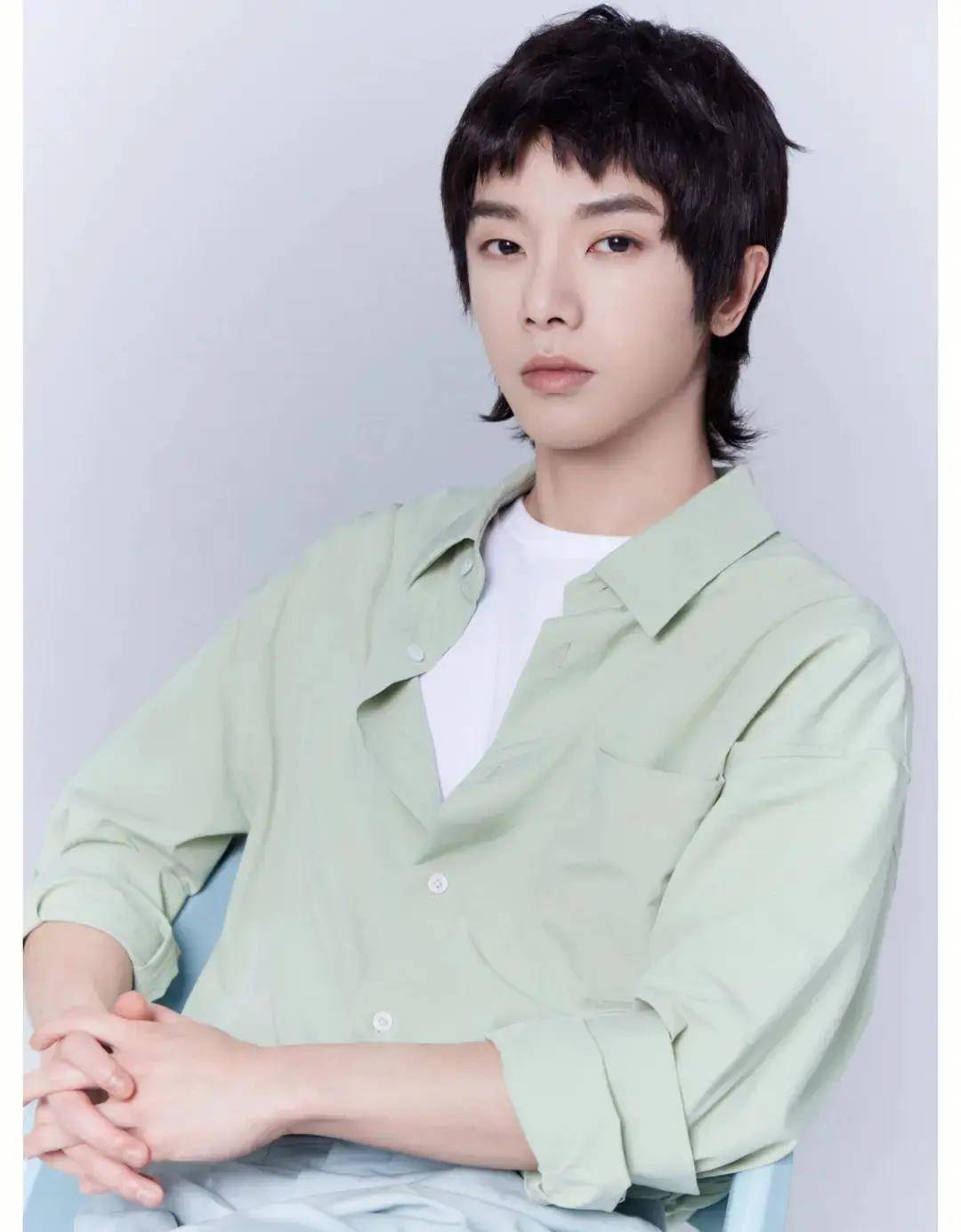 王思聪:我爸王健林,身价1100亿,华晨宇:我爸华富雄100