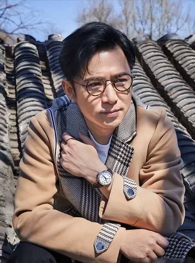 演员高鑫:结婚17年不做饭不洗碗,工资全上缴,老婆爱他