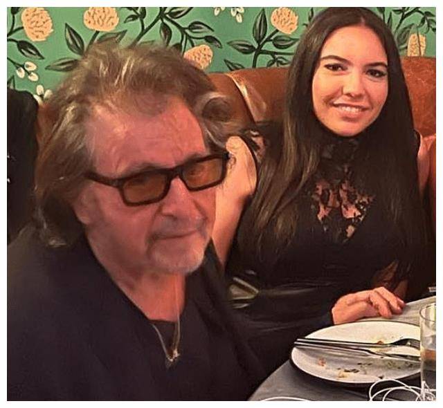 罗伯特·德尼罗的感情经历不亚于阿尔·帕西诺.