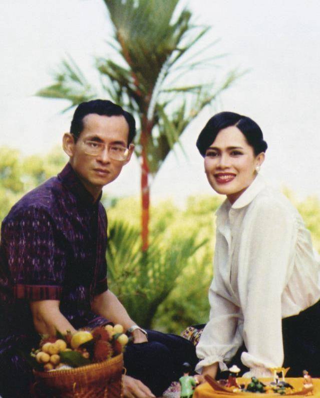 8张照片回首拉玛九世的辉煌一生,从幸运儿到最富有君主_国王_哥哥_小