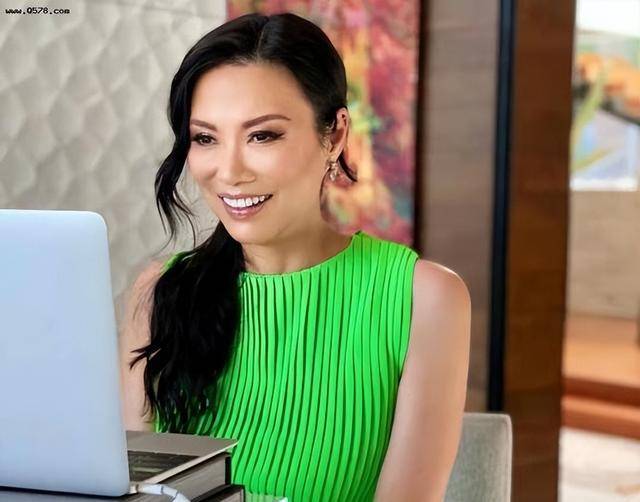 离婚后的邓文迪好福气:两个女儿漂亮又得宠,是她的摇