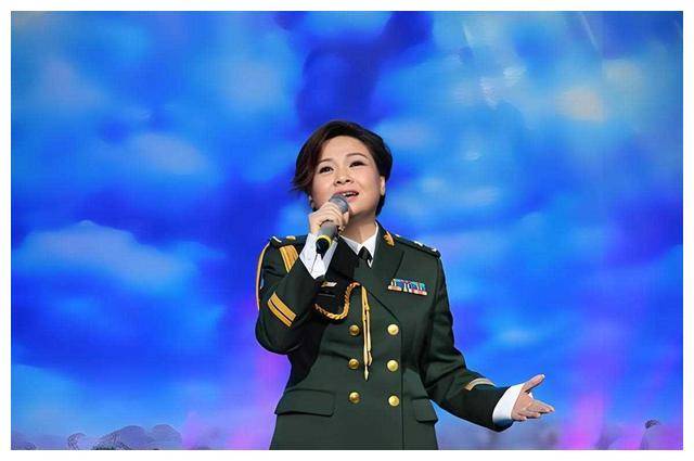 从春晚红遍大江南北,到如今无人问津,李琼是怎样的一?