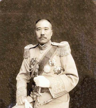 之后,全家搬进了帽儿胡同冯国璋的三重院子里,后来又买了秦老胡同里