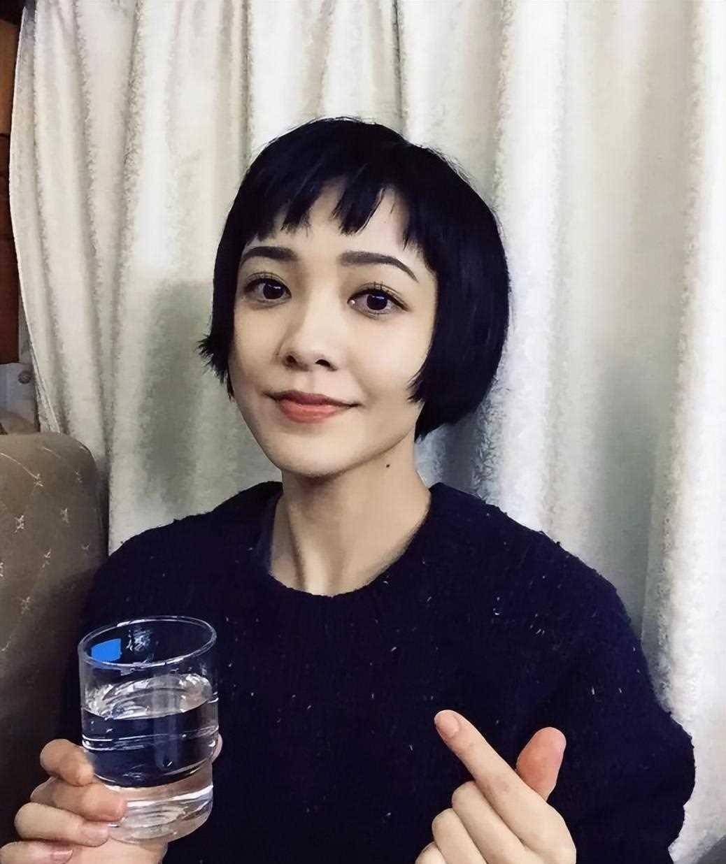 总的来说,短发不仅仅是一种发型,更是这这些女明星们用短发诠释了