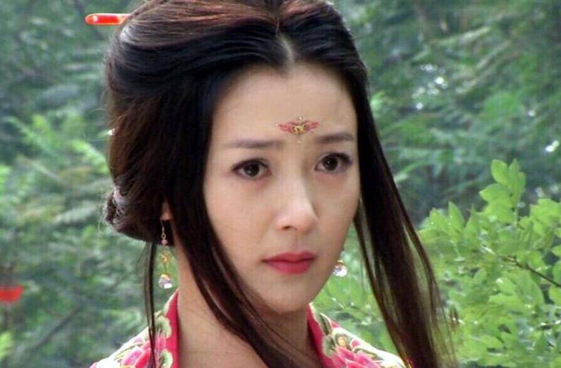 就在开元年间,当时皇帝身边的太监高力士去梅妃家乡办事,在这过程