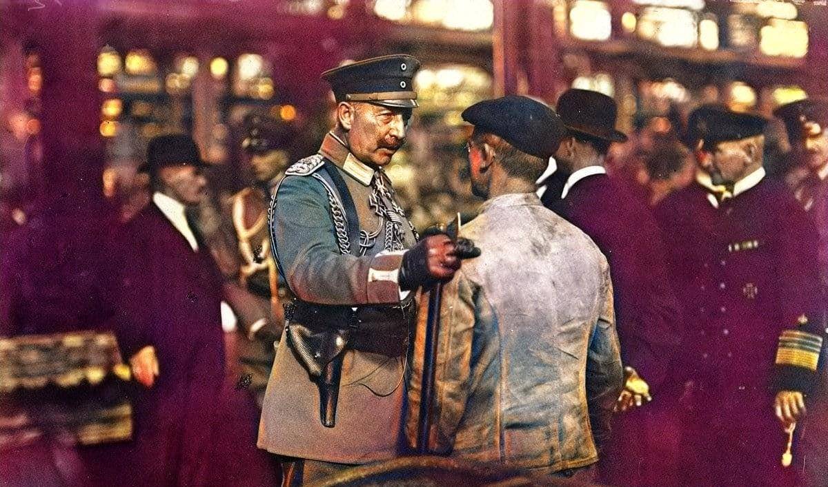 修飞机,希特勒捞豌豆,德国皇帝站丘吉尔旁阅兵_德军_战机_威廉二世