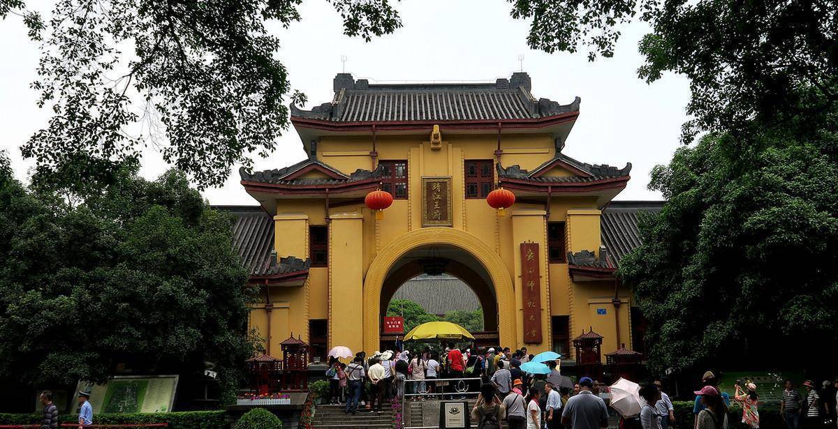 靖江王城的地理位置极佳,刚好在城市中心,可将周围的桂林山水尽收眼底