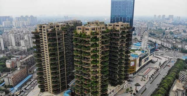 這個建築名字叫做七一城市國際花園,位於四川成都的七一國際廣 