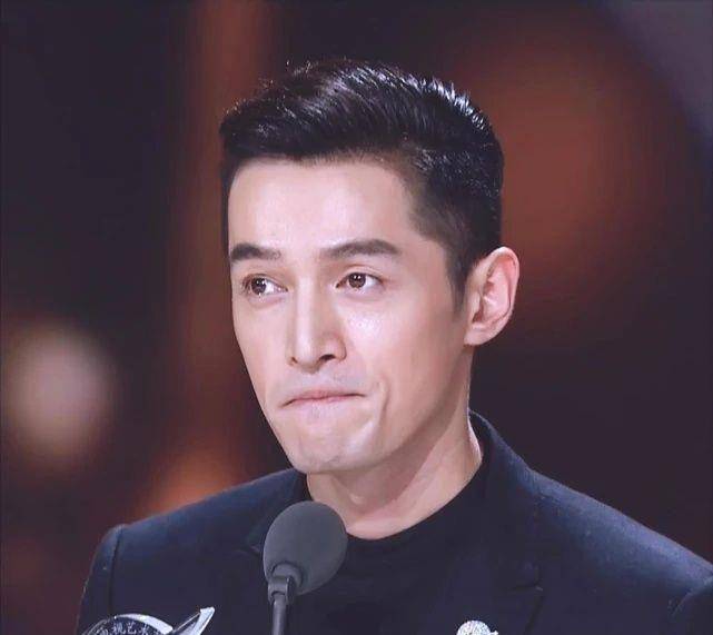 风度翩翩的美男子胡歌,在娱乐圈一红多年,为何还能始终保持低调,谦逊?