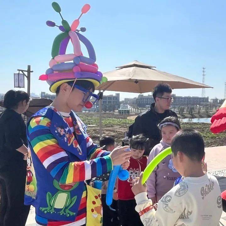 园艺树乐园树乐园是以园艺文化为主题,通过平台结构搭配常绿乔木,藤