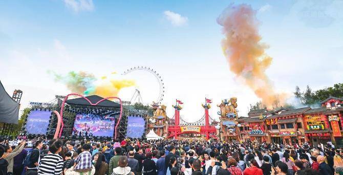 重庆融创文旅城开业邀请gai,因人过多而取消,游客高呼