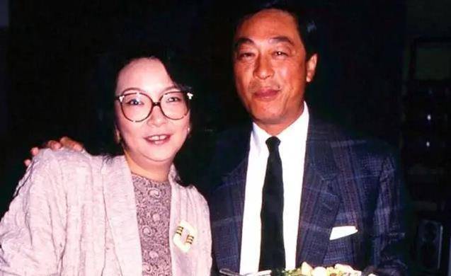 王馨平30天内痛失父亲王羽和舅舅曾江,今又被曝确诊,她的命真苦