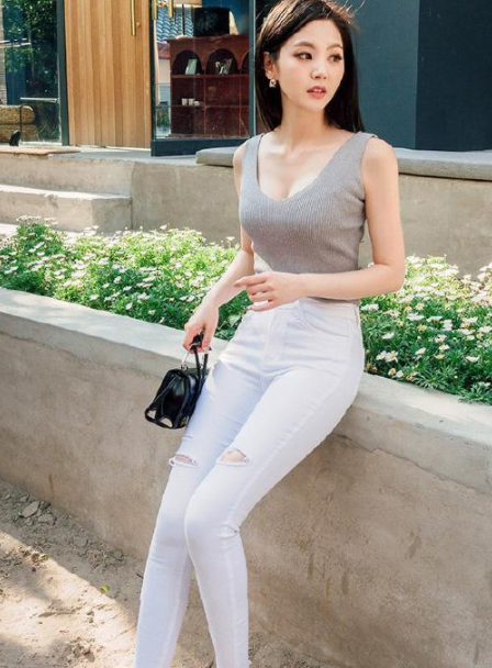 百看不厌的牛仔裤美女,身材曼妙妩媚,活力满满!_时尚