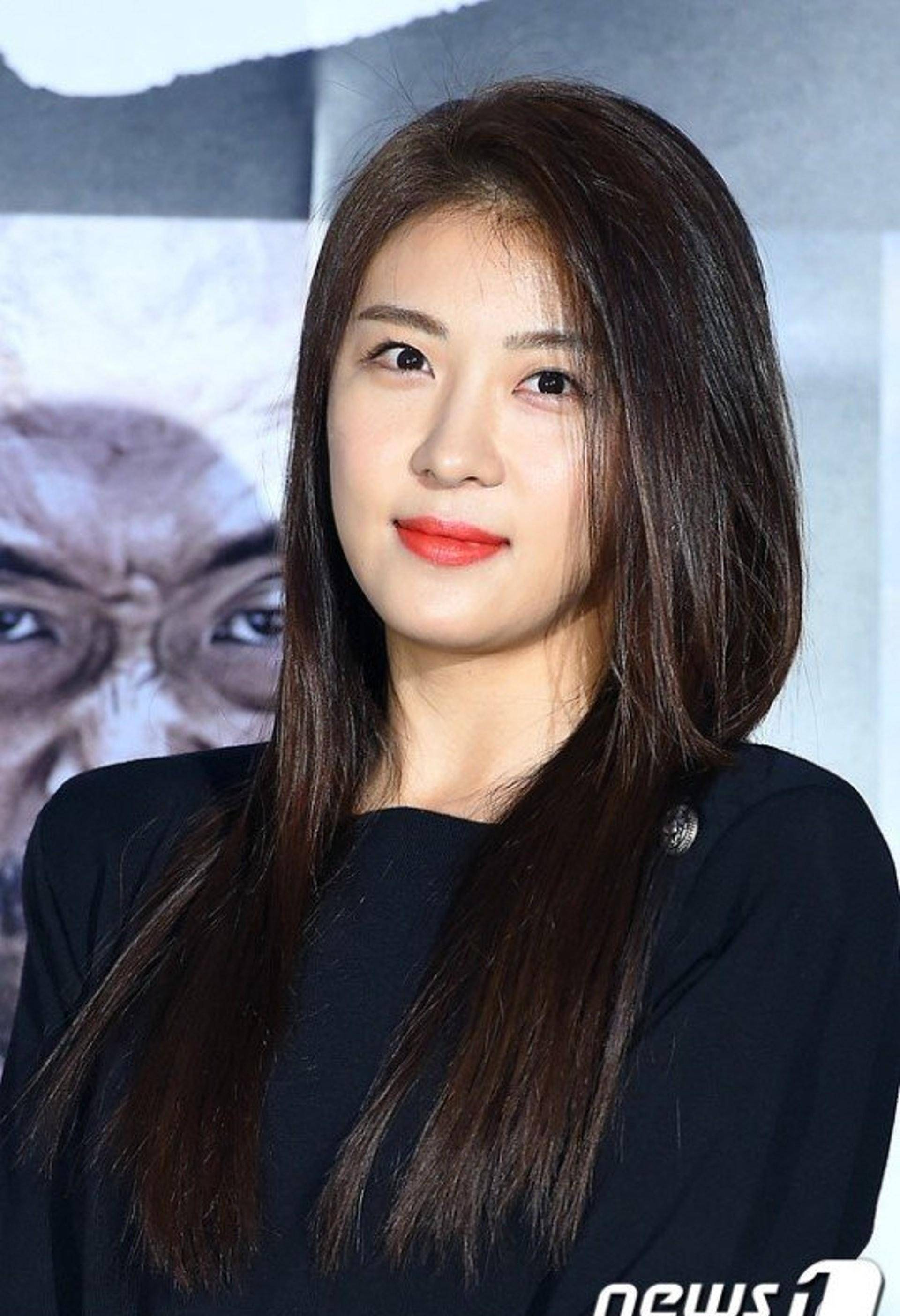 10个国外冻龄女神,张娜拉近照非常有少女感,孙艺珍仍然超有仙气_现年