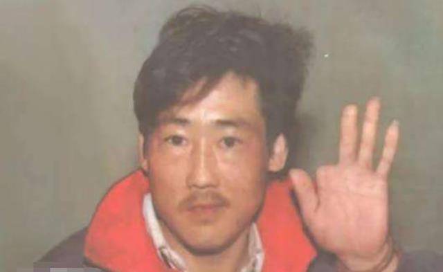 80年代"当代座山雕":学张作霖组建百人"军队",和6女人同生活_崔宝纯